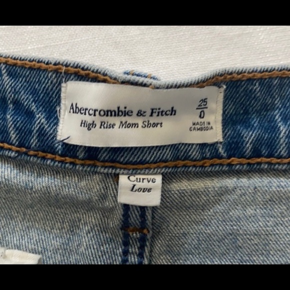 Abercrombie Curve Love High Rise Mom Shorts - Picture 4 of 4